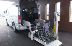 車椅子用バス